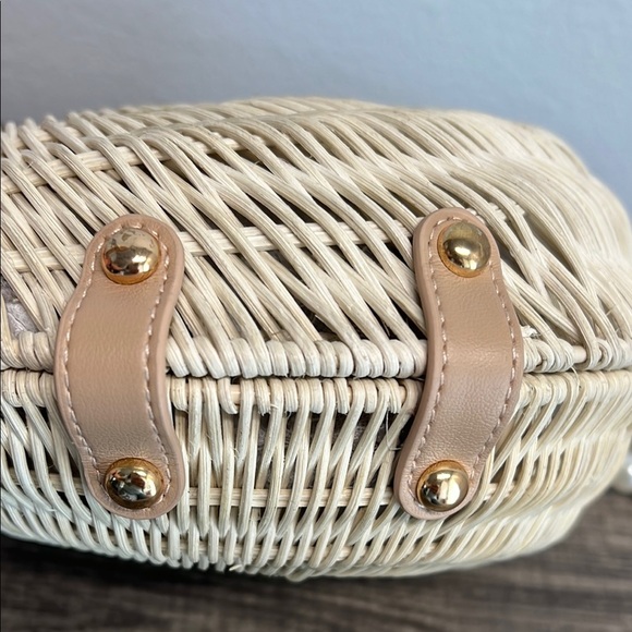 Haute Hippie | Seashell-Shaped Bag w/ Faux Pearl Handles 🐚 - Picture 6 of 13